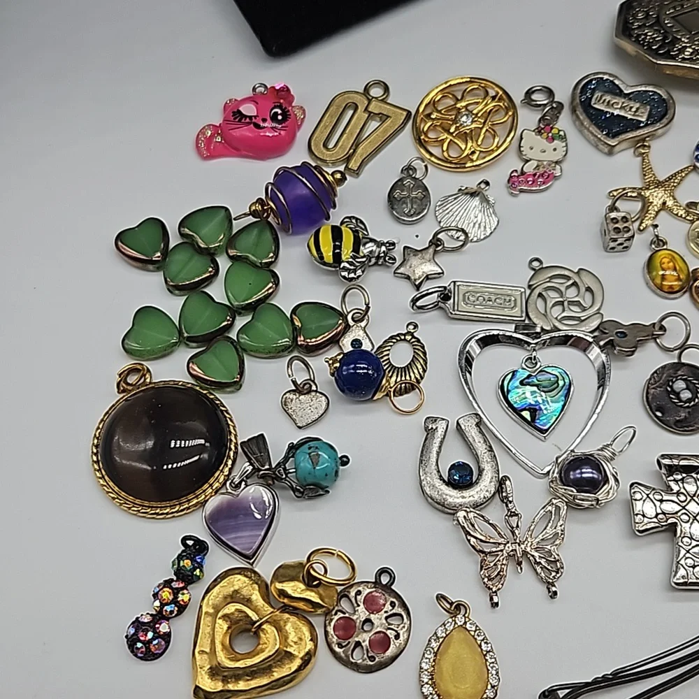 Lot of 74 pc costume jewelry assorted - Picture 8 of 17